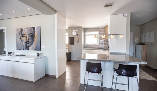 Resale - Apartment - Villamartín