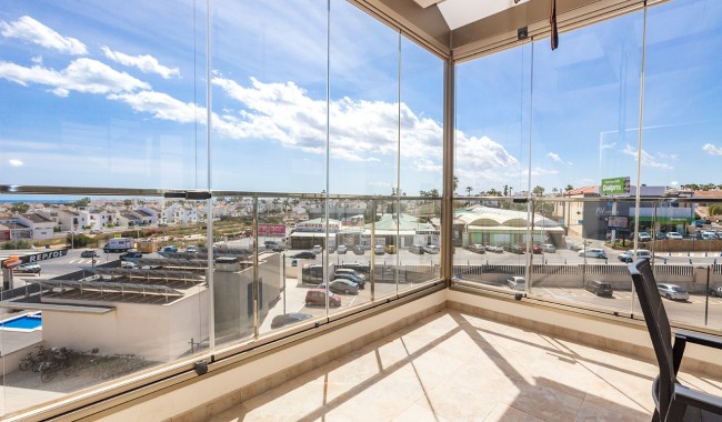Resale - Apartment - Villamartín