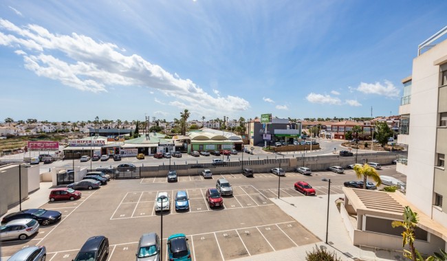 Resale - Apartment - Villamartín