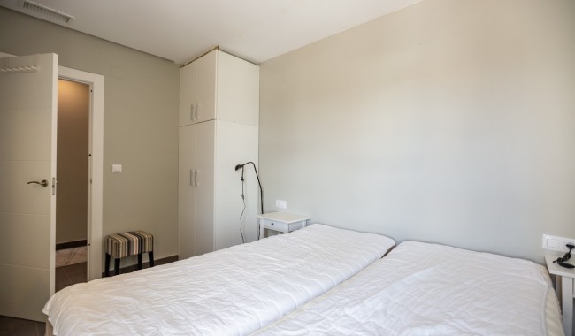 Resale - Apartment - Villamartín