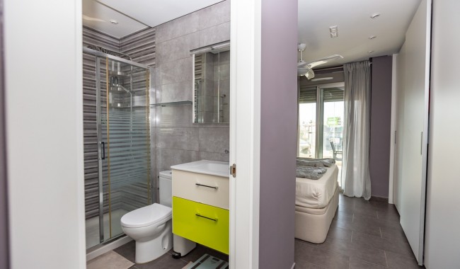 Resale - Apartment - Villamartín