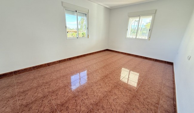 Begagnad - Finca - Dolores