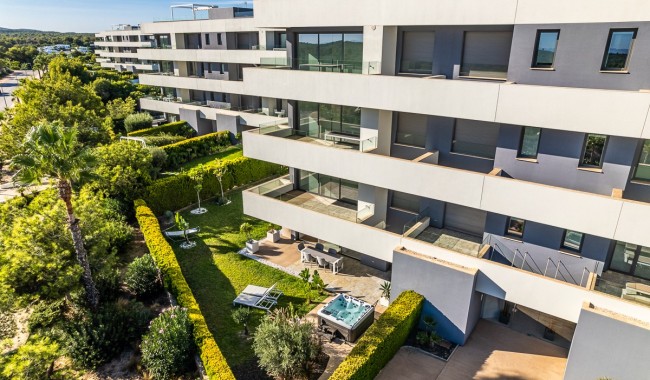 Resale - Apartment - Las Colinas Golf Resort