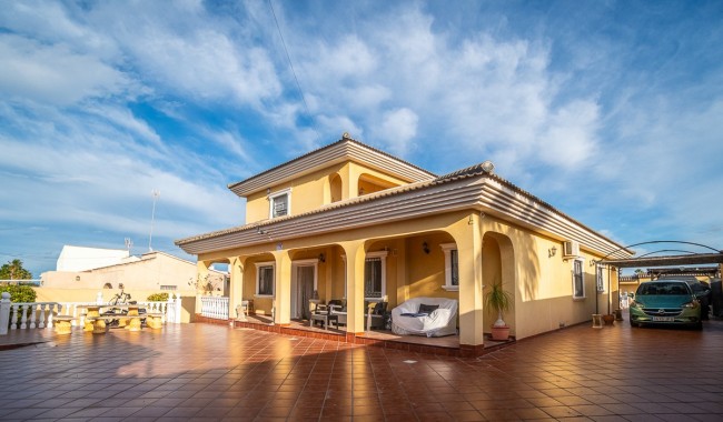 Resale - Villa - Torrevieja - LOS BALCONES - LOS ALTOS