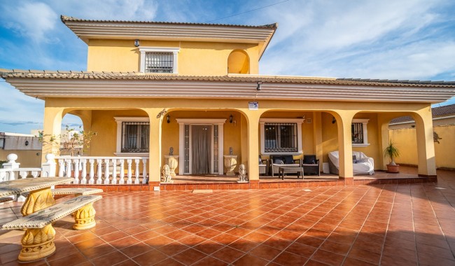 Resale - Villa - Torrevieja - LOS BALCONES - LOS ALTOS