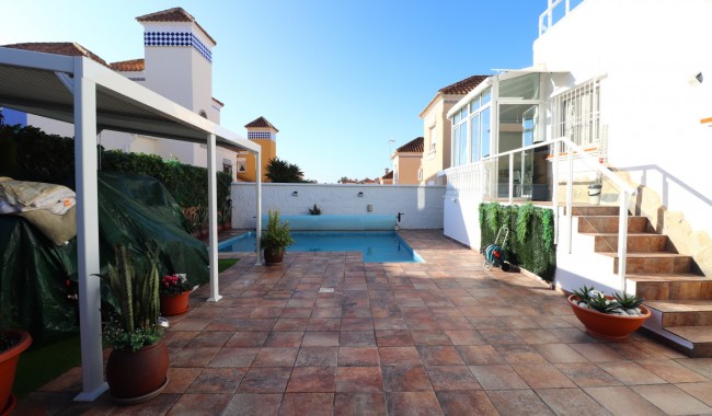 Begagnad - Villa - Orihuela Costa - Villamartín