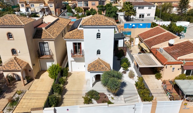 Brukt - Villa - Torrevieja - Los Balcones