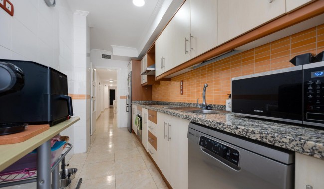 Resale - Apartment - Torrevieja - Centro - Muelle Pesquero