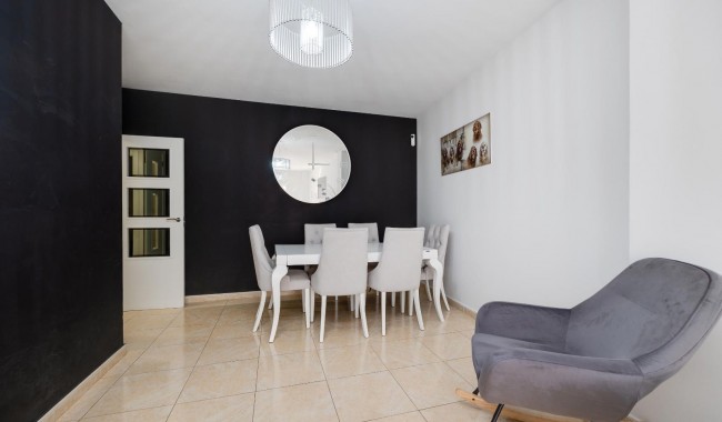 Resale - Apartment - Torrevieja - Centro - Muelle Pesquero