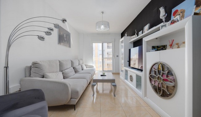 Resale - Apartment - Torrevieja - Centro - Muelle Pesquero