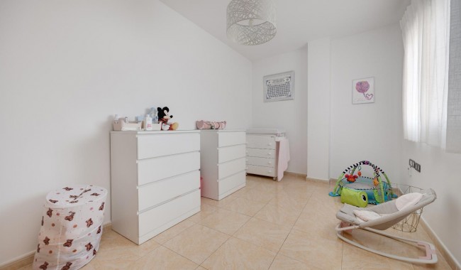 Resale - Apartment - Torrevieja - Centro - Muelle Pesquero