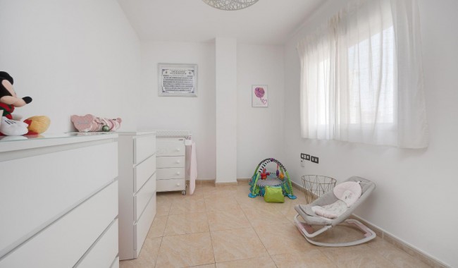 Resale - Apartment - Torrevieja - Centro - Muelle Pesquero