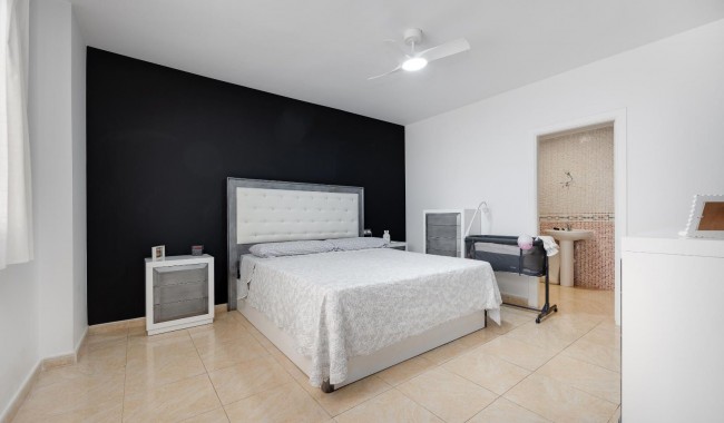 Resale - Apartment - Torrevieja - Centro - Muelle Pesquero