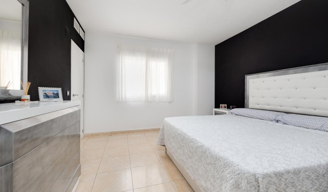 Resale - Apartment - Torrevieja - Centro - Muelle Pesquero