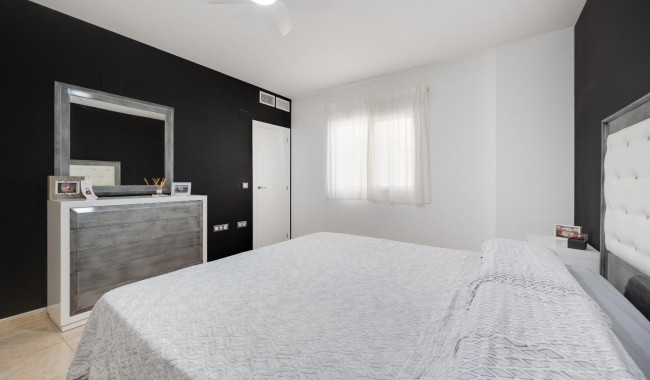 Resale - Apartment - Torrevieja - Centro - Muelle Pesquero