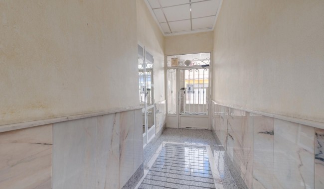 Resale - Apartment - Torrevieja - Centro - Muelle Pesquero
