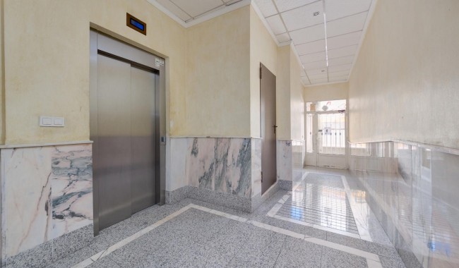 Resale - Apartment - Torrevieja - Centro - Muelle Pesquero