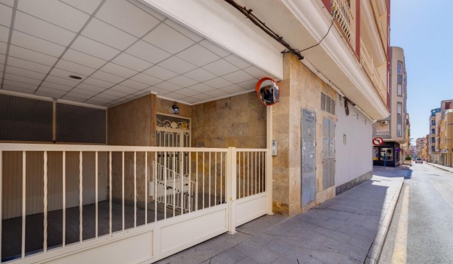 Resale - Apartment - Torrevieja - Centro - Muelle Pesquero