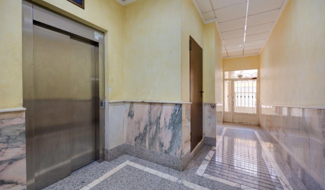 Resale - Apartment - Torrevieja - Centro - Muelle Pesquero