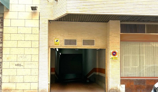 Begagnad - Parkering - Torrevieja - Playa del cura