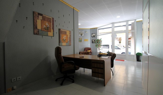 Resale - Business premises - Torrevieja - Las Piscinas Naturales