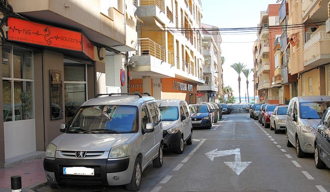 Resale - Business premises - Torrevieja - Las Piscinas Naturales