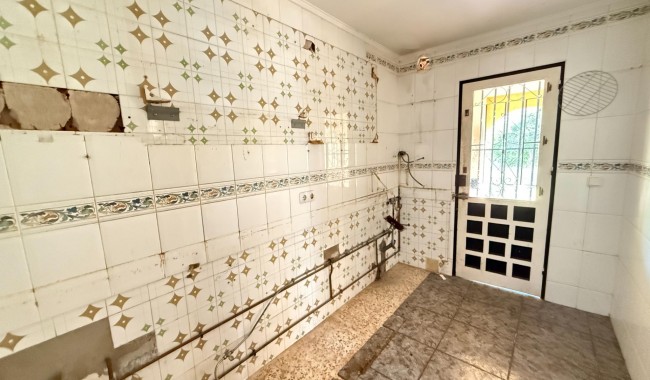 Resale - Villa - Torrevieja - Playa de los locos
