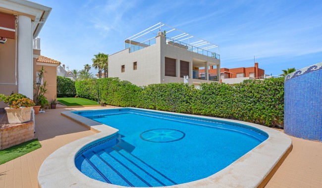 Sprzedaż - Willa - Torrevieja - La Mata