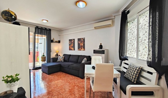 Resale - Apartment - Torrevieja - Playa del cura