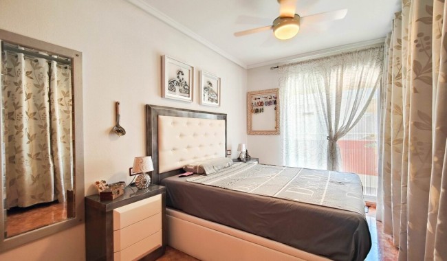 Resale - Apartment - Torrevieja - Playa del cura