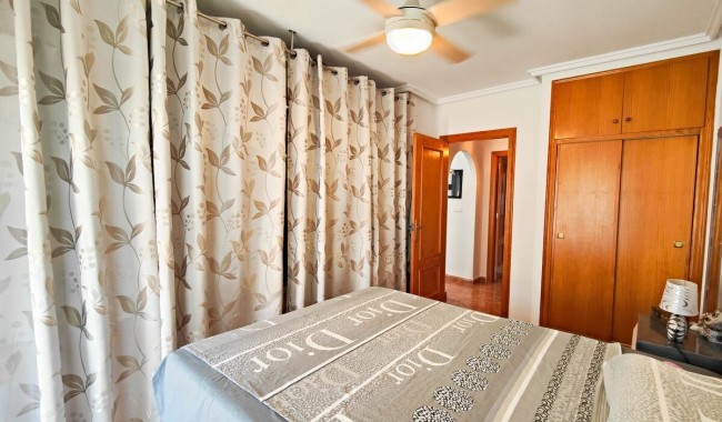 Resale - Apartment - Torrevieja - Playa del cura