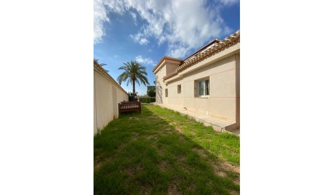 Resale - Villa - Orihuela - La Zenia