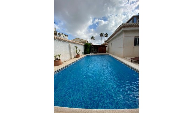 Resale - Villa - Orihuela - La Zenia