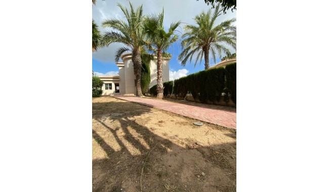 Resale - Villa - Orihuela - La Zenia