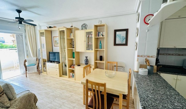 Apartamento - Segunda mano - Torrevieja - Urbanización San Luis