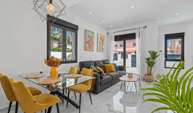 Resale - Villa - Torrevieja