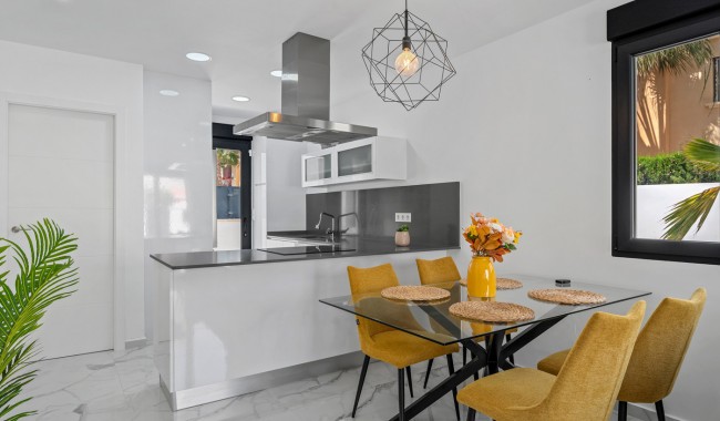 Resale - Villa - Torrevieja