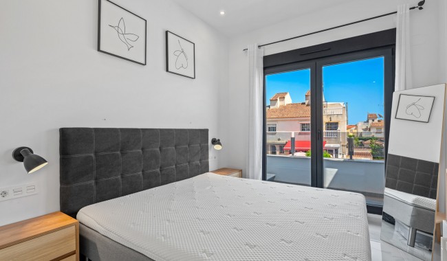 Resale - Villa - Torrevieja