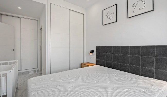 Resale - Villa - Torrevieja