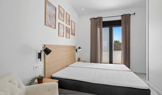 Resale - Villa - Torrevieja