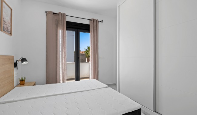 Resale - Villa - Torrevieja