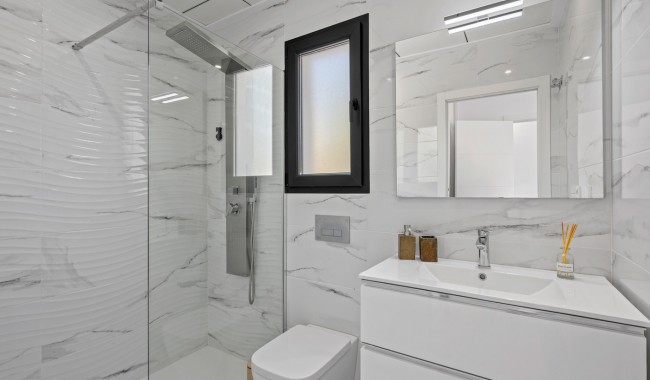 Resale - Villa - Torrevieja