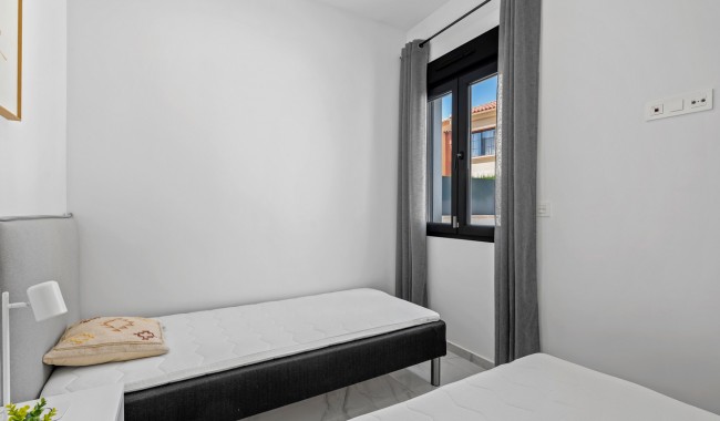 Resale - Villa - Torrevieja