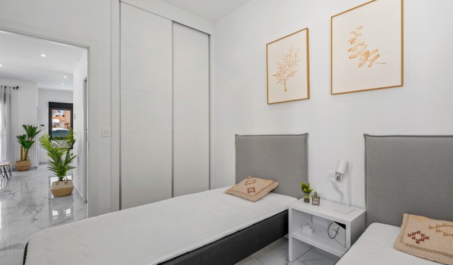 Resale - Villa - Torrevieja