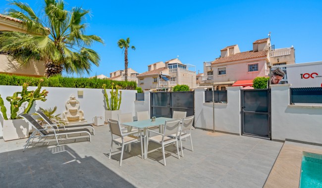 Resale - Villa - Torrevieja