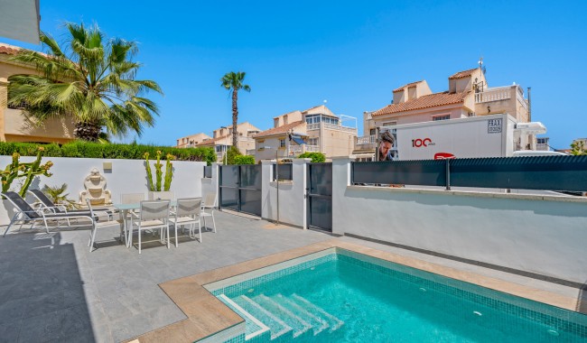 Resale - Villa - Torrevieja