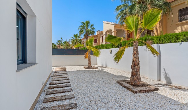 Resale - Villa - Torrevieja