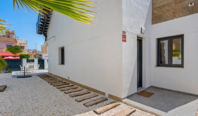 Resale - Villa - Torrevieja