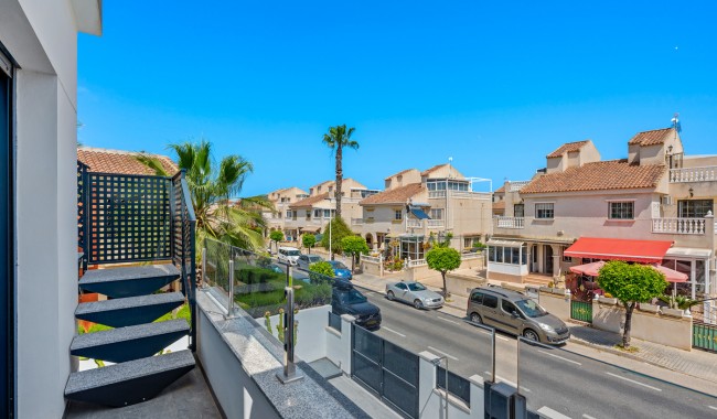 Resale - Villa - Torrevieja