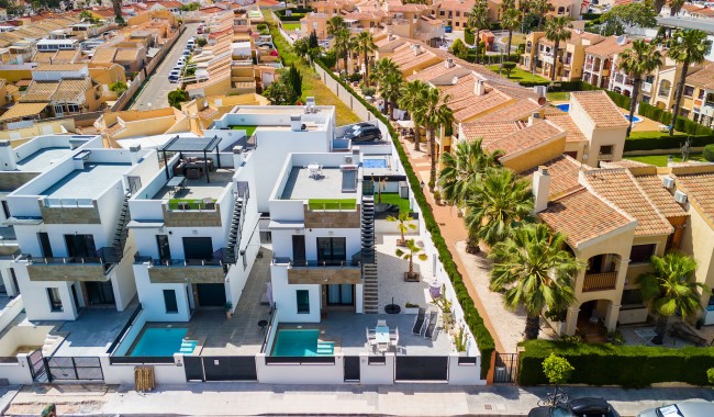 Resale - Villa - Torrevieja